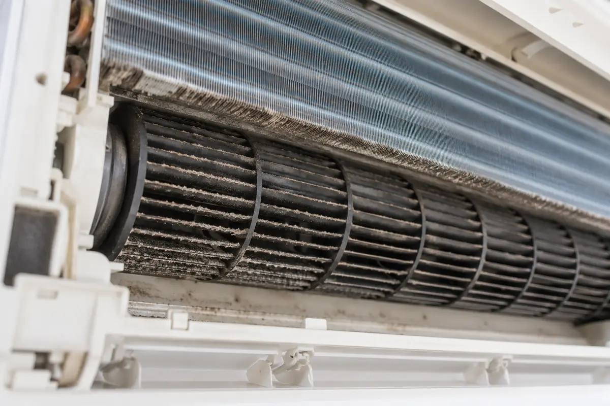 Turbine et échangeur encrassés pouvant provoquer une mauvaise odeur de climatisation
